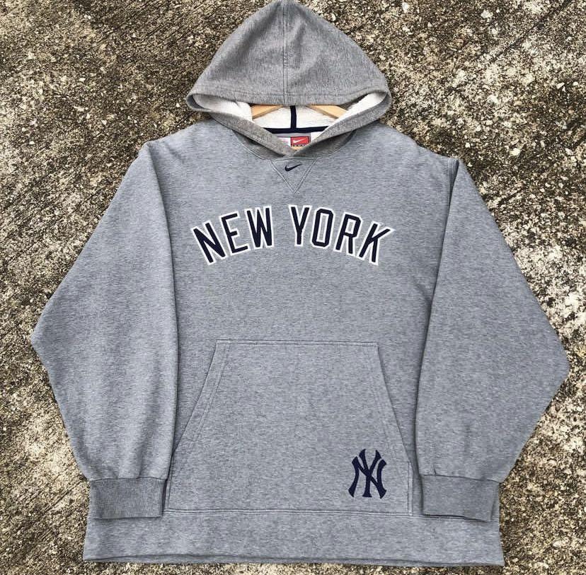 Vintage 90's New York Yankees Hoodie, Men's Fashion, Coats, Jackets and  Outerwear on Carousell