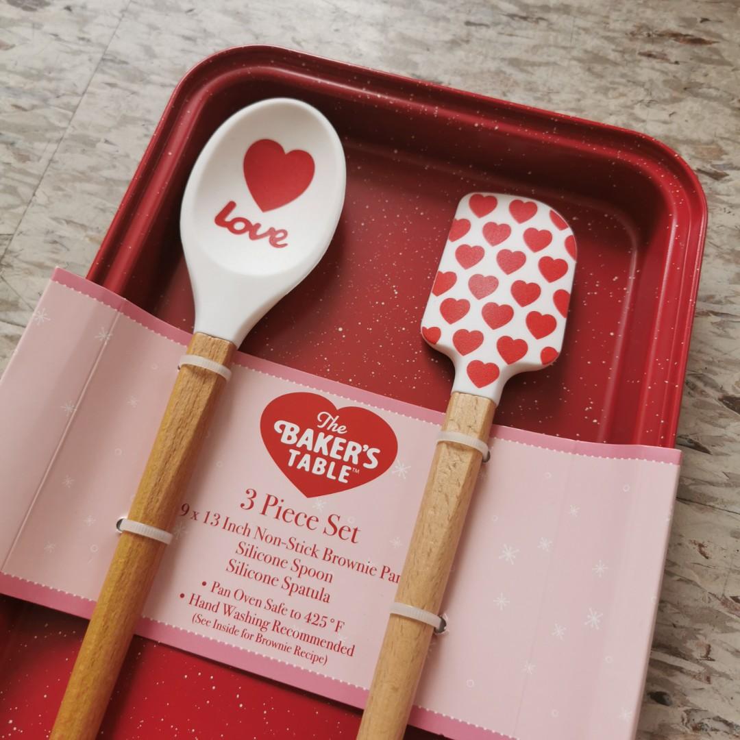 3-Piece Brownie Pan and Utensil Set (Category: Bakeware) located in Quezon City. Submitted by firstlovedbyb (Listing ID 1173393229, Image 2). Description: The Baker's Table 3-Piece Brownie Pan and Utensil Set. Includes: 9x13 inch non stick brownie pan, silicone spoon, silicone spatula. Bought in the US..