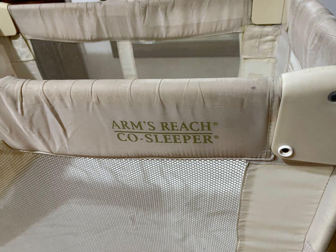 Arm's Reach mini ezee co sleeper / crib (Category: Cots & Cribs) located in Muntinlupa City. Submitted by anneyways (Listing ID 1173430881, Image 2). Description: Arm's Reach mini ezee co sleeper / crib Tiny Winks mattress worth P3000 Free mosquito net Perfect for small spaces RFS: outgrown.