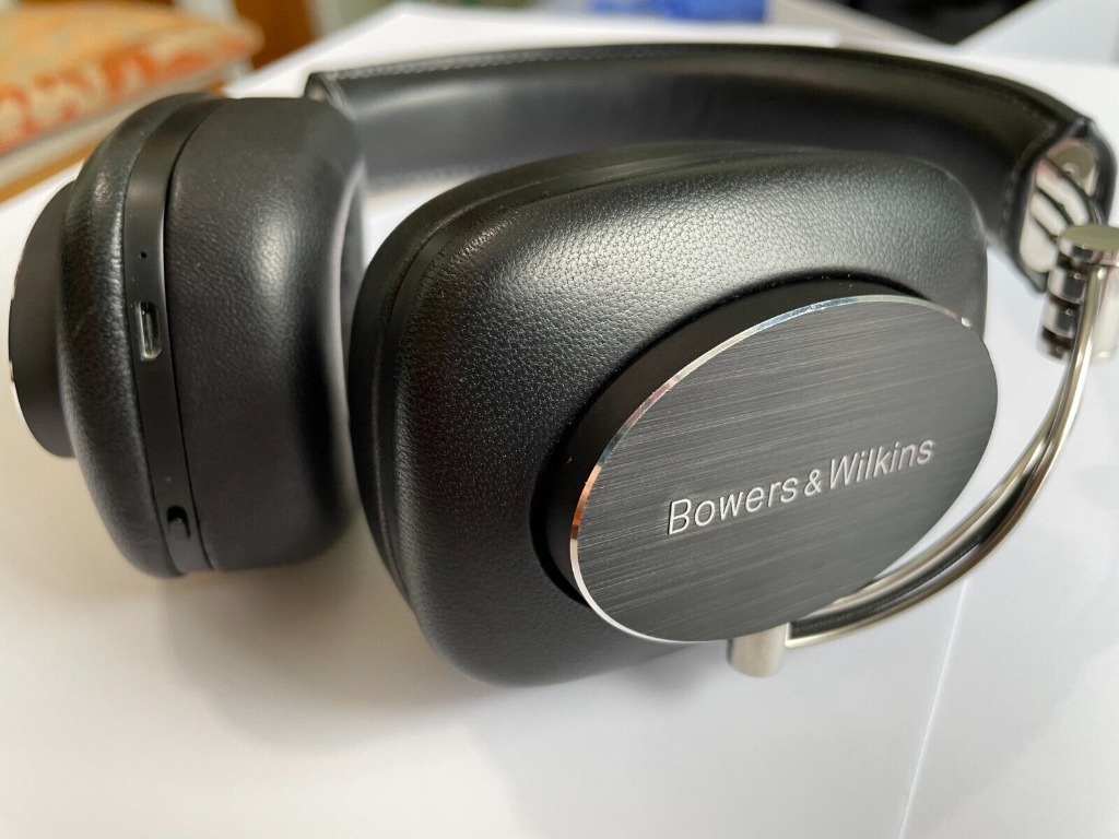 Bowers & Wilkins P7 無線＋有線耳機、附輕旅行之防潑水硬殼保護套