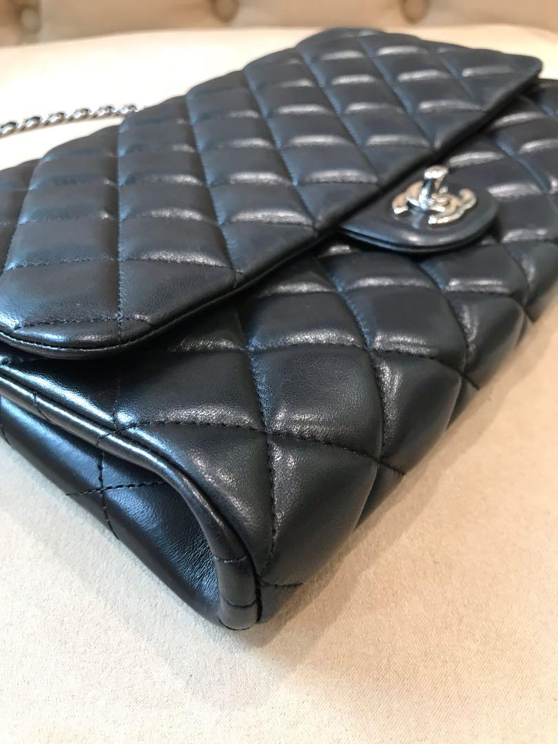Chanel timeless hotsell clutch with chain