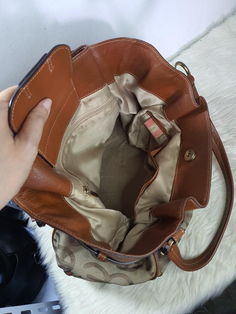 ESQUIRE Shoulder Bag, Luxury, Bags & Wallets on Carousell
