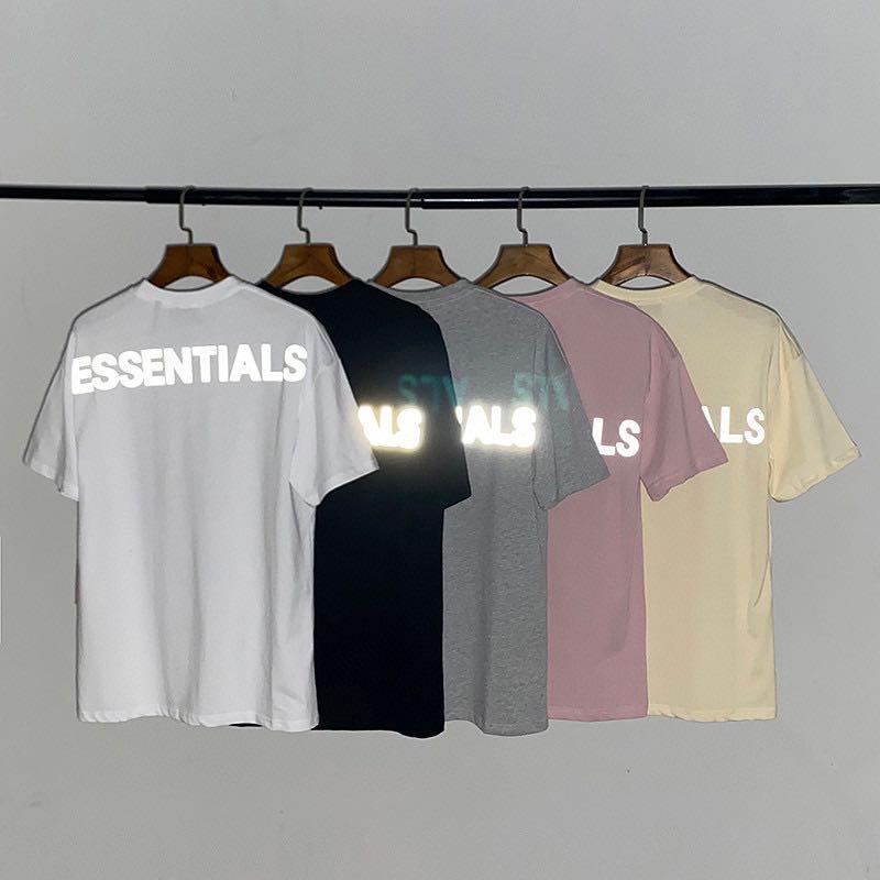 Essentials情侶tee （分類：T-shirt）位於 Hong Kong。 由 supbobi 提交（商品編號 1173380701，圖片 3）。簡介： 全部款式都需預訂 貨期10-14日 不設面交。付款後10-14日寄出貨品。順豐寄出 運費到付 。不寄平郵。 S 長度73 肩寬 50 胸圍54 M 長度75 肩寬51 胸圍56 L長度 77 肩寬 52 胸圍58 xL 長度 79 肩寬 53 胸圍60cm 。