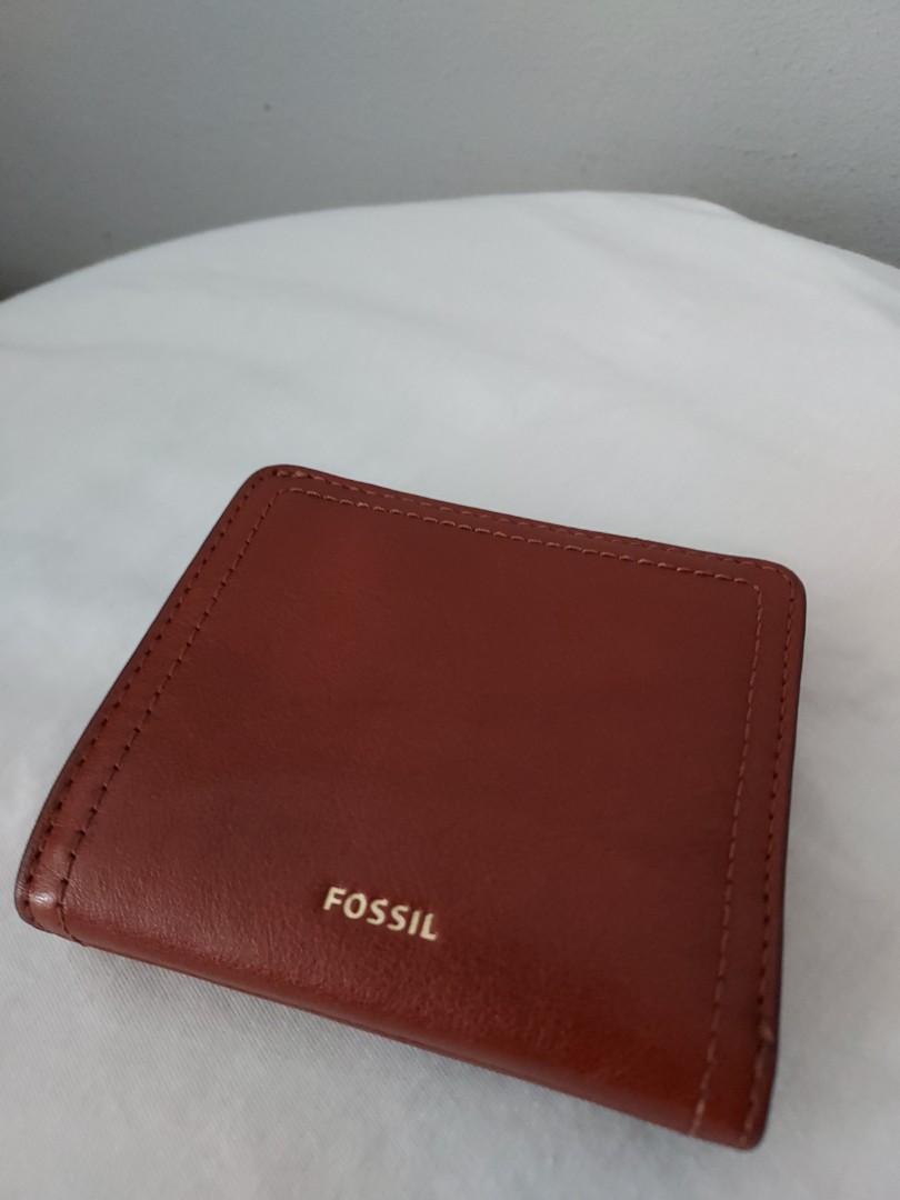 Fossil wallet, Women's Fashion, Bags & Wallets, Wallets & Card Holders ...