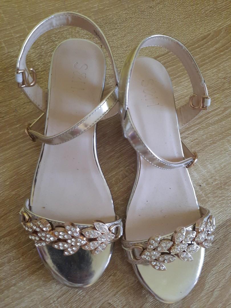 Gold strap sandals (Category: Babies & Kids Fashion) located in Mandaluyong City. Submitted by blueberrypatch (Listing ID 1173436147, Image 1). Description: Gold strappy sandals with rhinestones details use for photoshoot only. size 32.bought in Singapore no box. insole 8 inches..