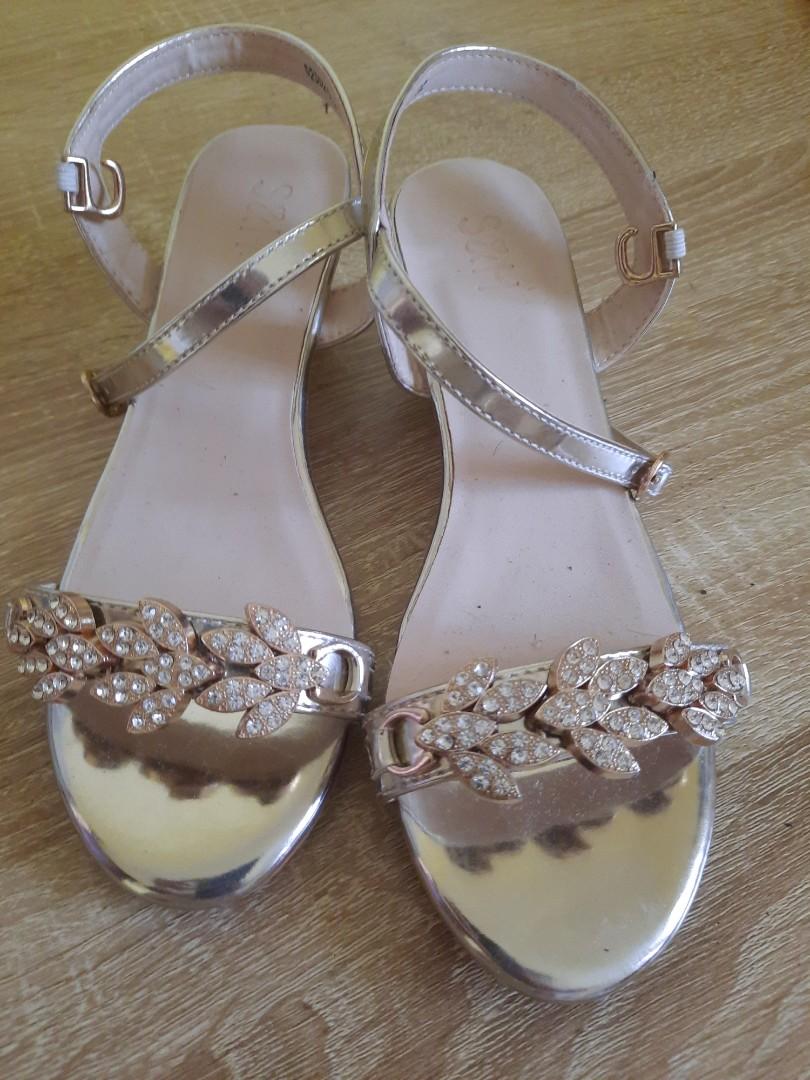 Gold strap sandals (Category: Babies & Kids Fashion) located in Mandaluyong City. Submitted by blueberrypatch (Listing ID 1173436147, Image 2). Description: Gold strappy sandals with rhinestones details use for photoshoot only. size 32.bought in Singapore no box. insole 8 inches..