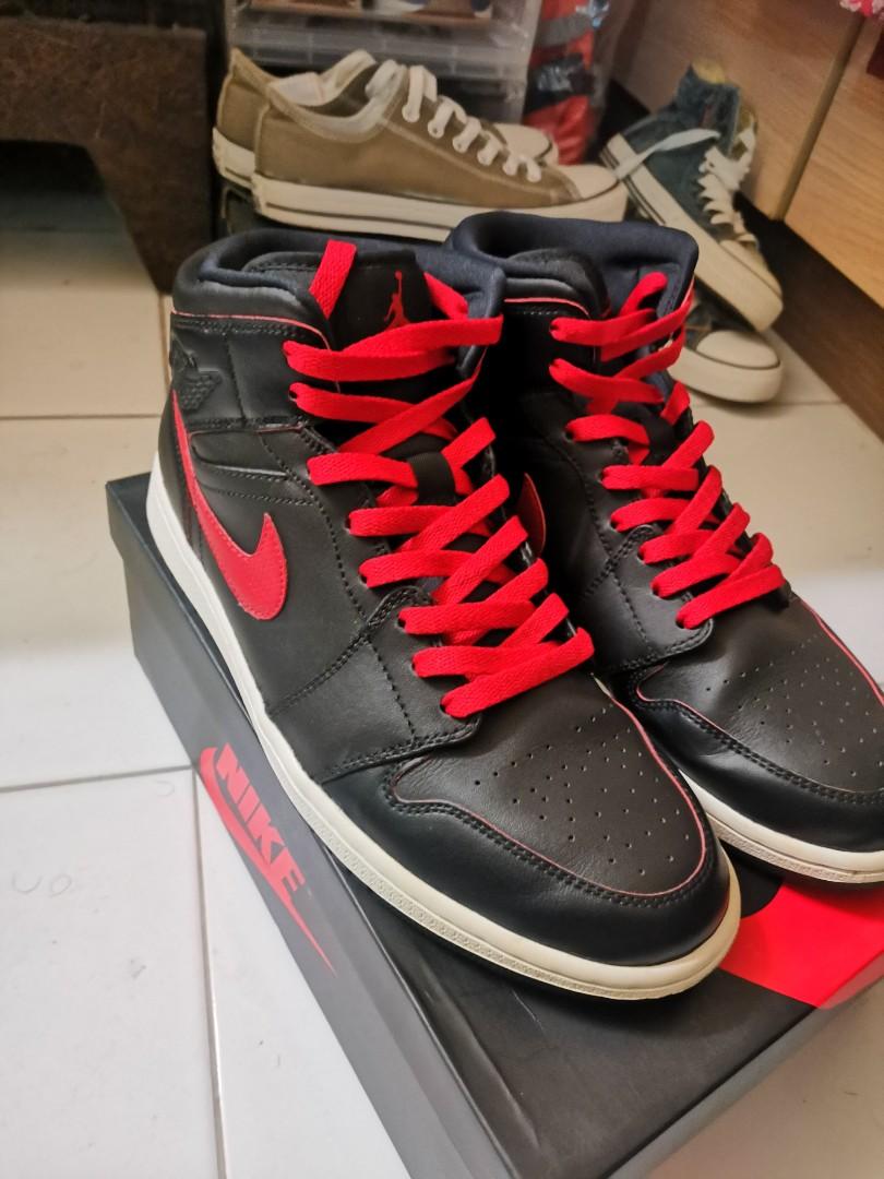 Jordan 1 retro hotsell mid black team red