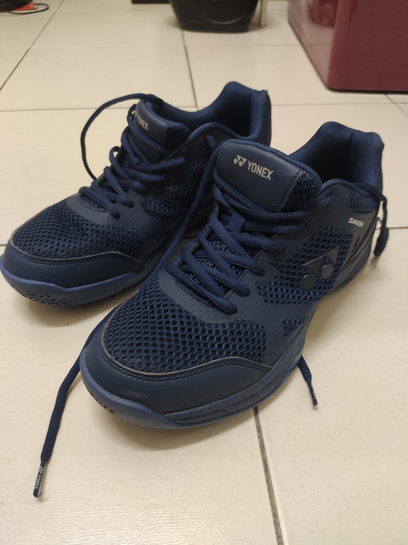 Kasut badminton nike store