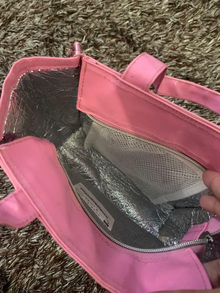 Kids pink thermal bag (Category: Other Babies Going Out Needs) located in Silang. Submitted by sari2bilina (Listing ID 1173523861, Image 2). Description: .