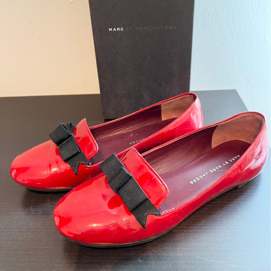 MARC by Marc Jacobs red flats shoes, Women's Fashion, Footwear, Flats on  Carousell