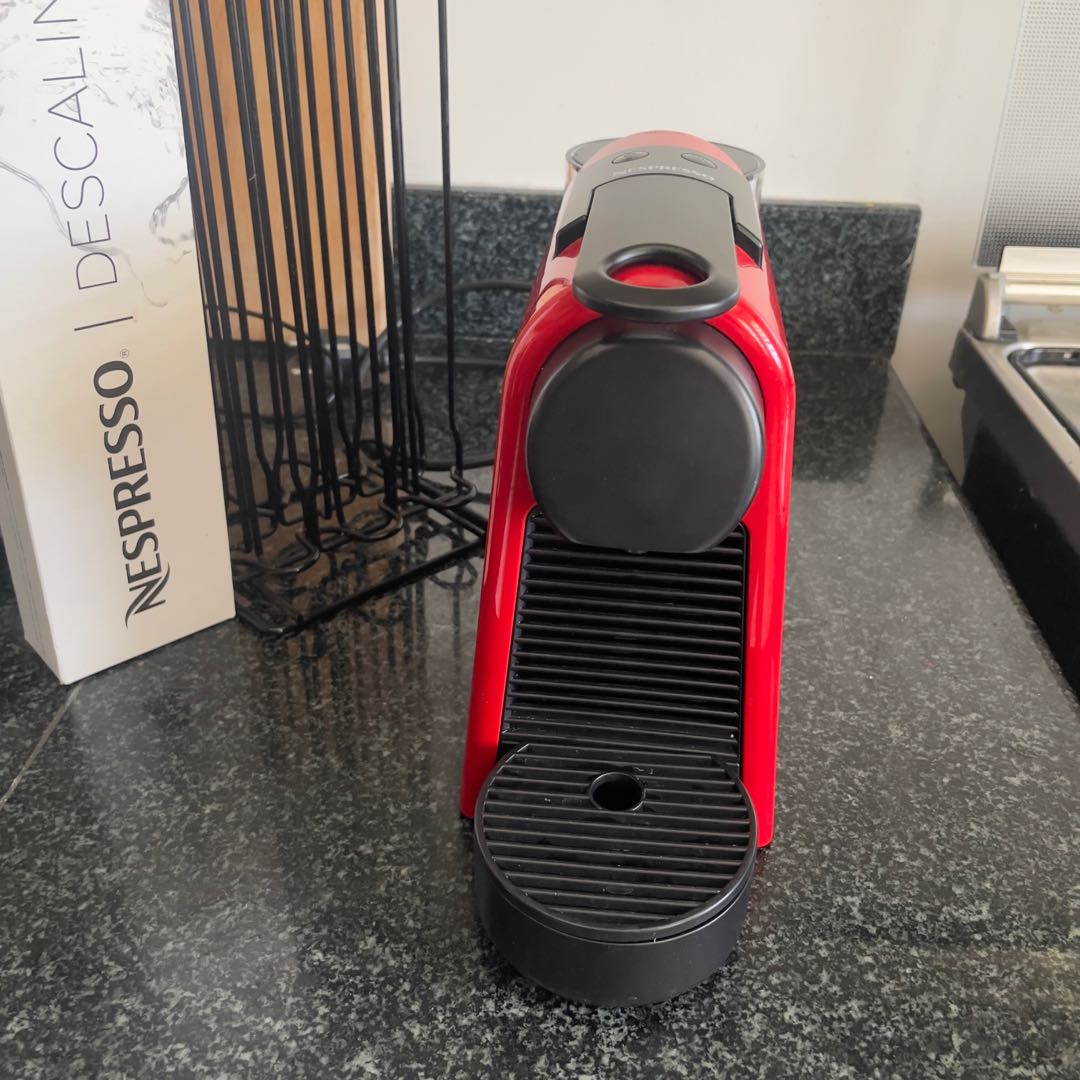 Nespresso essenza mini with free descaling and capsule holder, TV