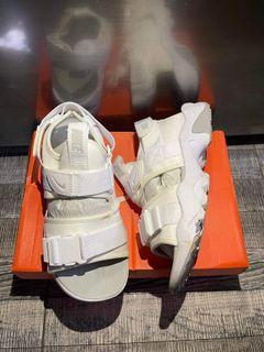 Nike canyon sandals