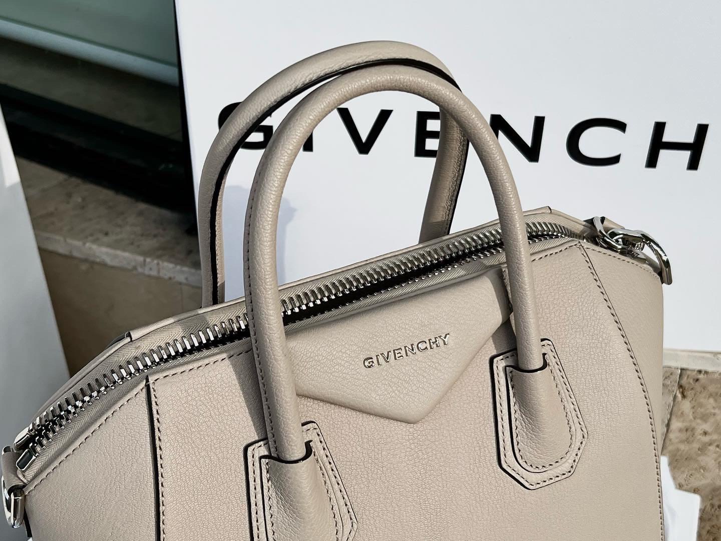 ONLY 1 pc Givenchy antigona worth PHP 129, 500 AUTHENTIC with original
