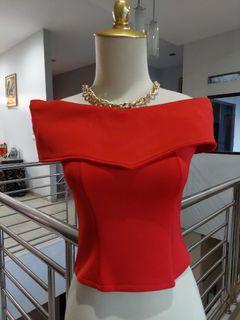 Sabrina Merah Crop
