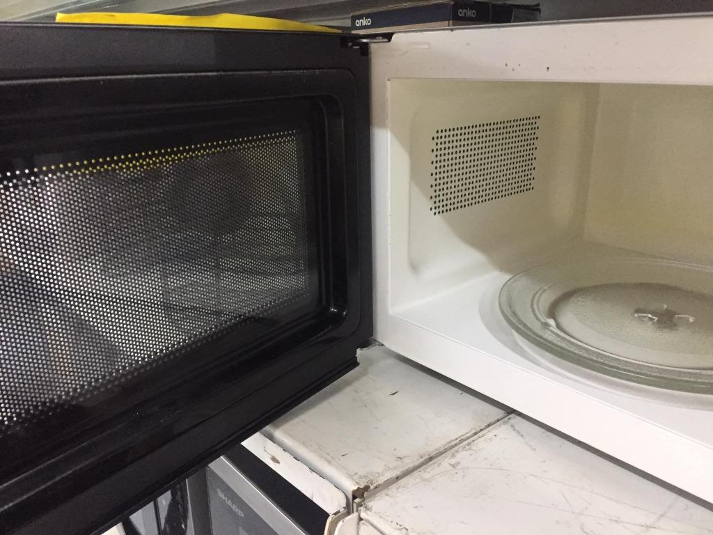 SHARP Compact Microwave Oven (Category: Ovens & Toasters) located in Muntinlupa City. Submitted by aussie.surplustore (Listing ID 1173380972, Image 1). Description: SHARP Compact Microwave Oven Price: 2,700 📌 Items are from Australia SURPLUS/USED or MALL PULL OUT Tested and Working 📍MODE OF PAYMENT: GCash or Bank Transfer NO COD TRANSACTION Payment first only. 👉Shipping: Via Lalamove, Gogo Express and Ap Cargo. .