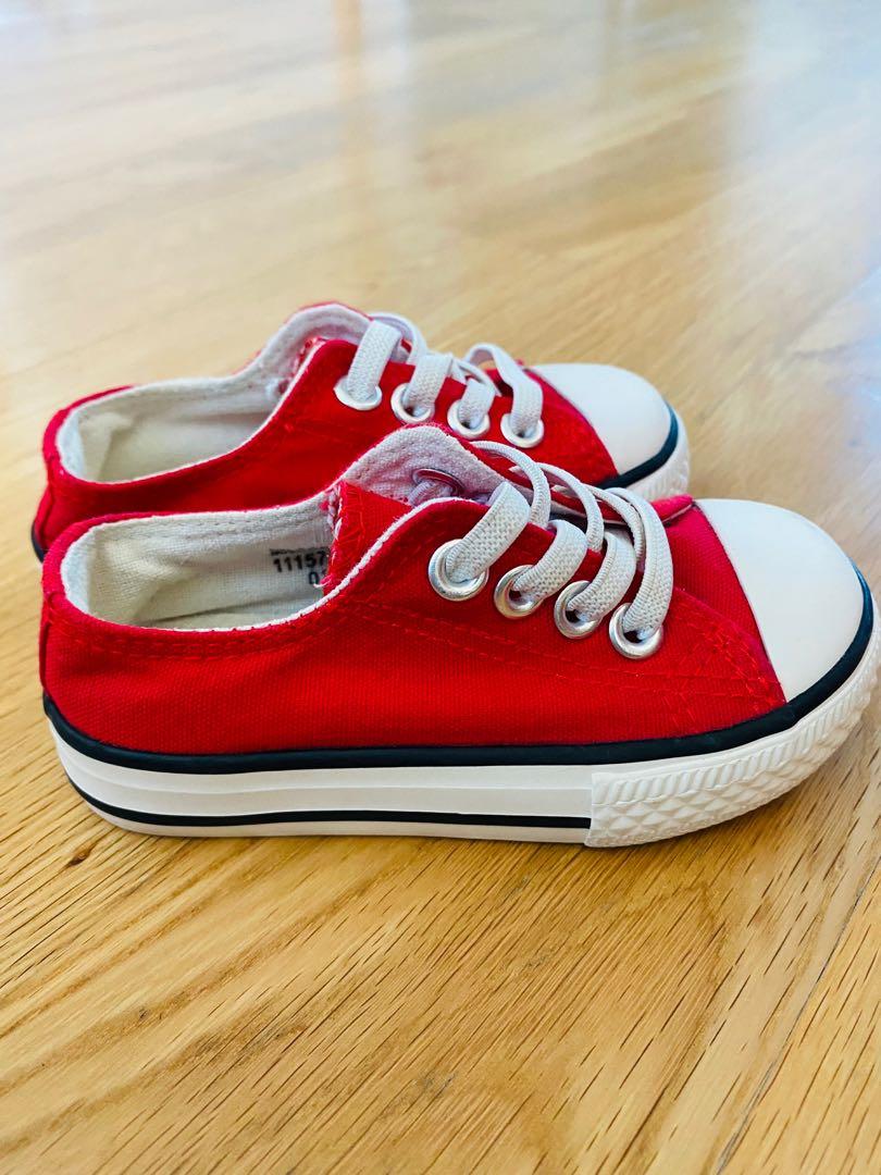 Red converse slip hotsell on sneakers
