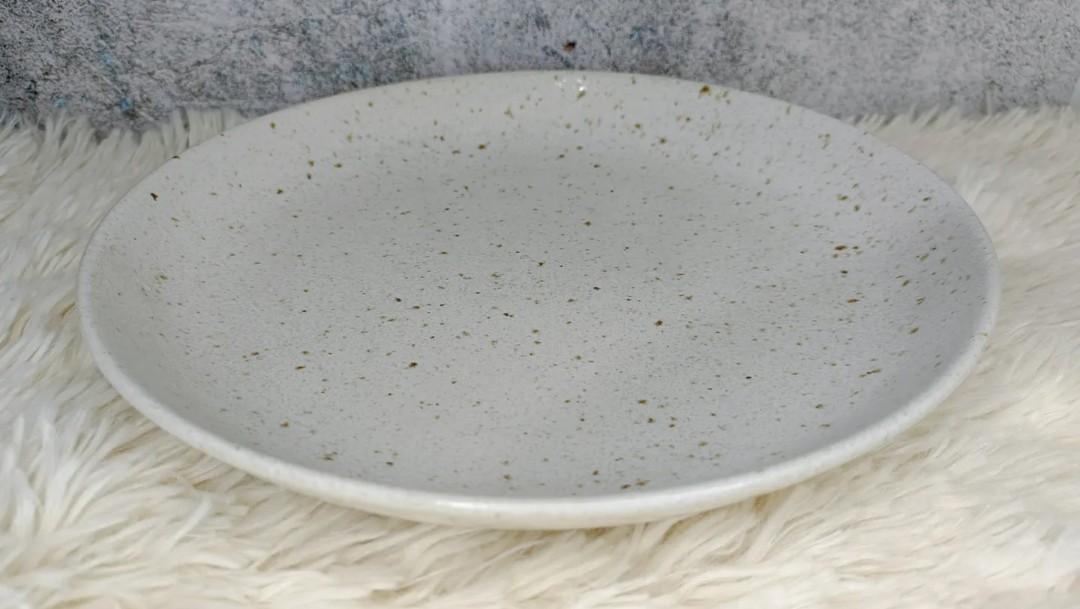 Stoneware speckled deep plate (Category: Dinnerware & Cutlery) located in Mandaluyong City. Submitted by aishoppe08 (Listing ID 1173496812, Image 2). Description: h3cm x d22cm.