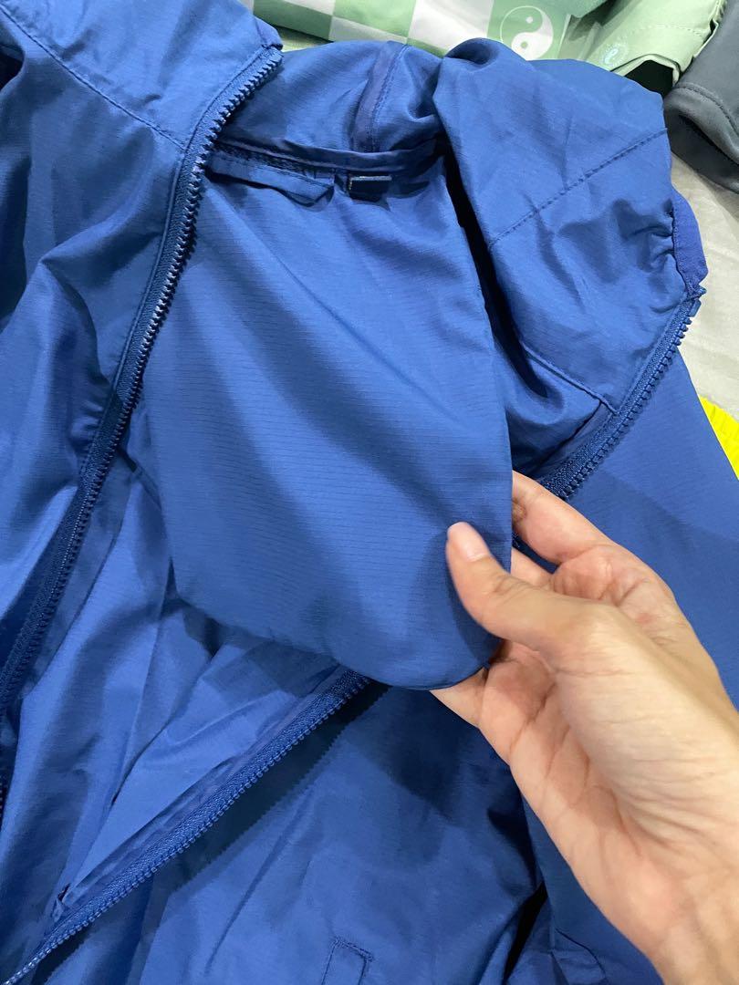 Uniqlo foldable jacket can fold in a bag