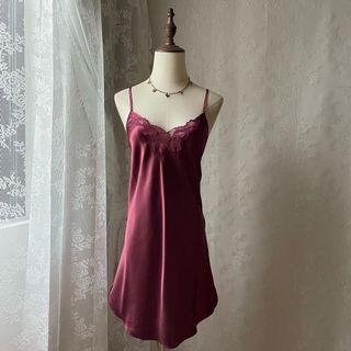 Vintage 90’s maroon satin slip