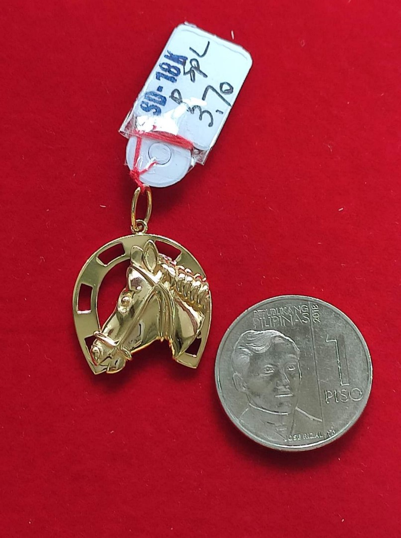 18K Saudi Gold horseshoe pendant, Women's Fashion, Jewelry & Organizers