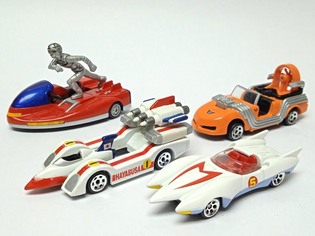 Hot Wheels Speed Racer Mach 5 y el Charawheels de Japon del Mach Ho Go Go . Como se ve hay diferencias varias. Acelera PERU