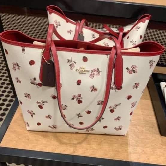 Coach tote bag Price $450 - Lemari Brunei Boutique