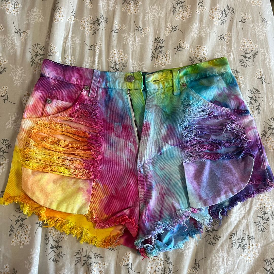 tie dye distressed shorts 