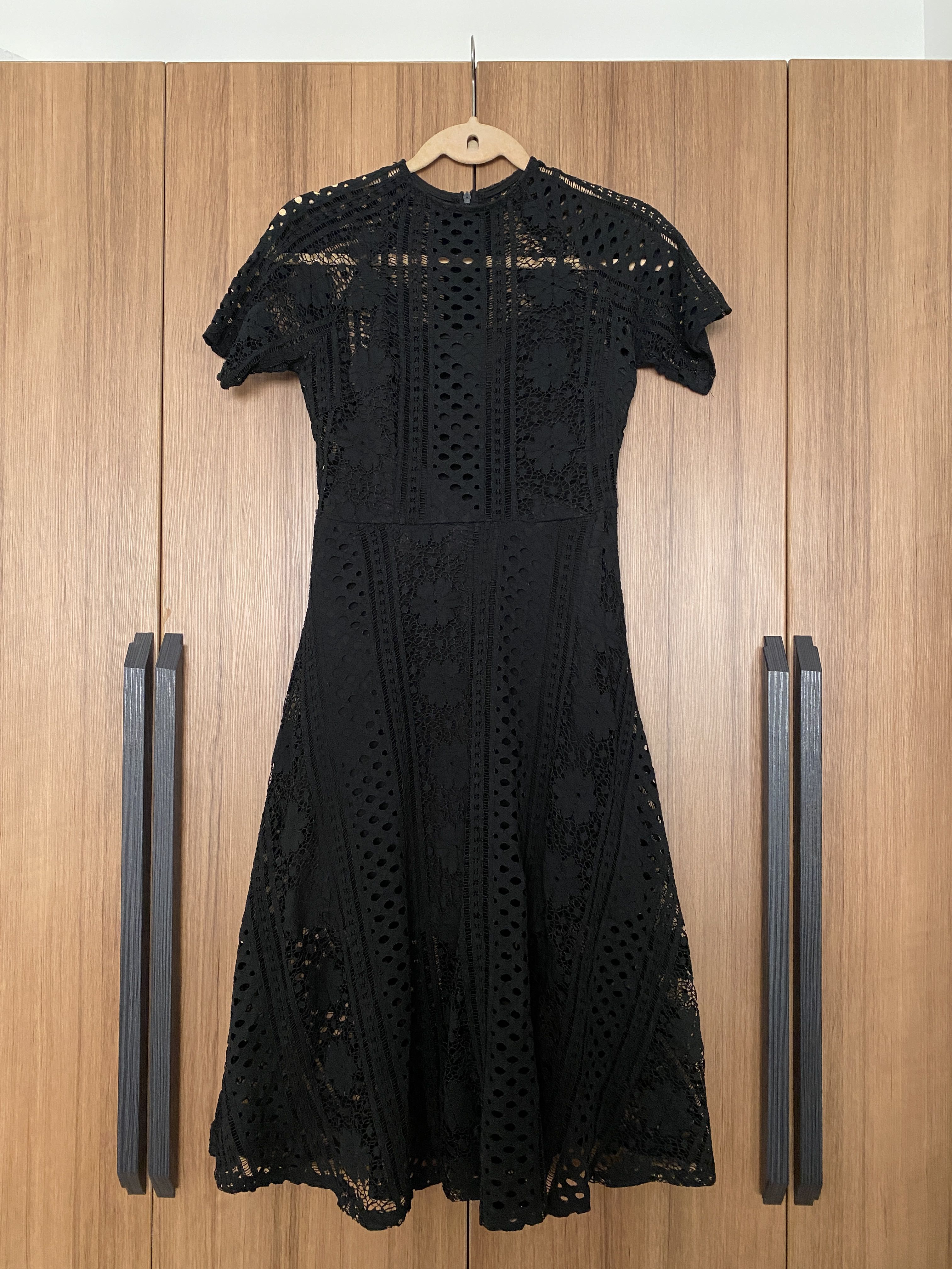 midi black lace dress with sleeves