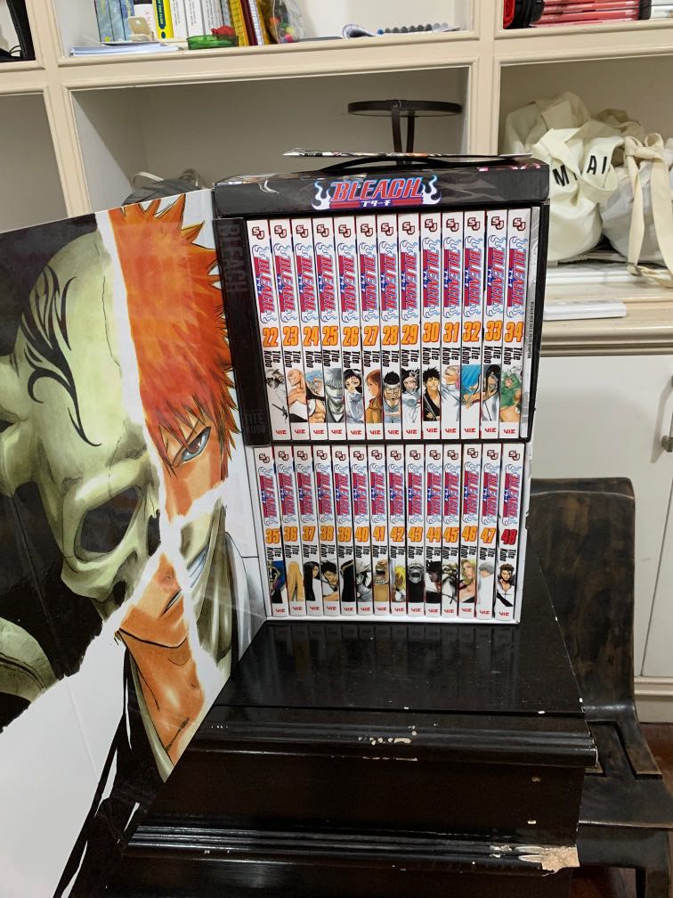 Bleach Manga Box set 2 Complete with poster and extra chapter, Hobbies