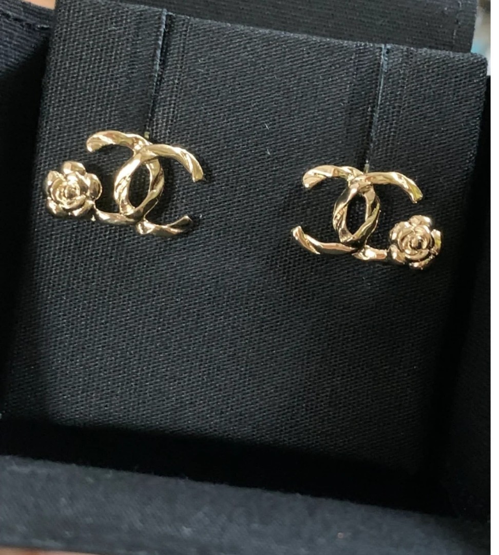 BNIB Chanel 22A Camellia Earring, Luxury, Accessories on Carousell