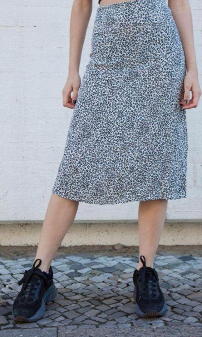 Leopard skirt brandy melville best sale