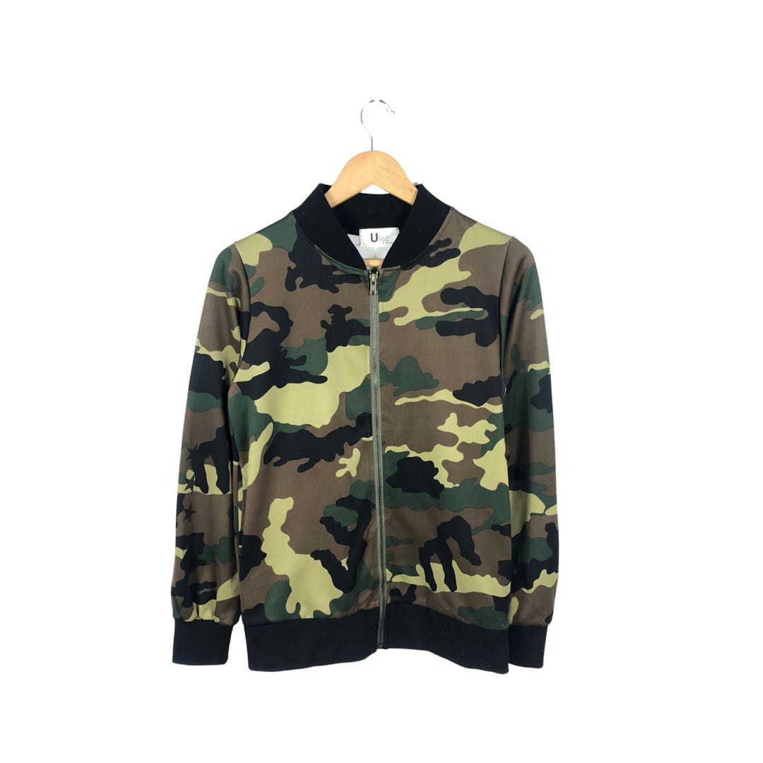 Camo Jacket, Women's Fashion, Coats, Jackets and Outerwear on Carousell