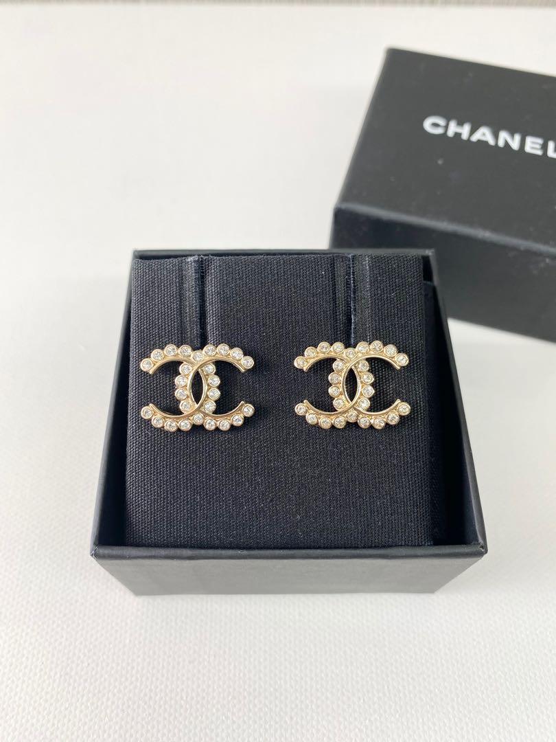 Chanel A21 Classic CC Earrings Clear Crystals, Women's Fashion, Jewelry &  Organisers, Earrings on Carousell
