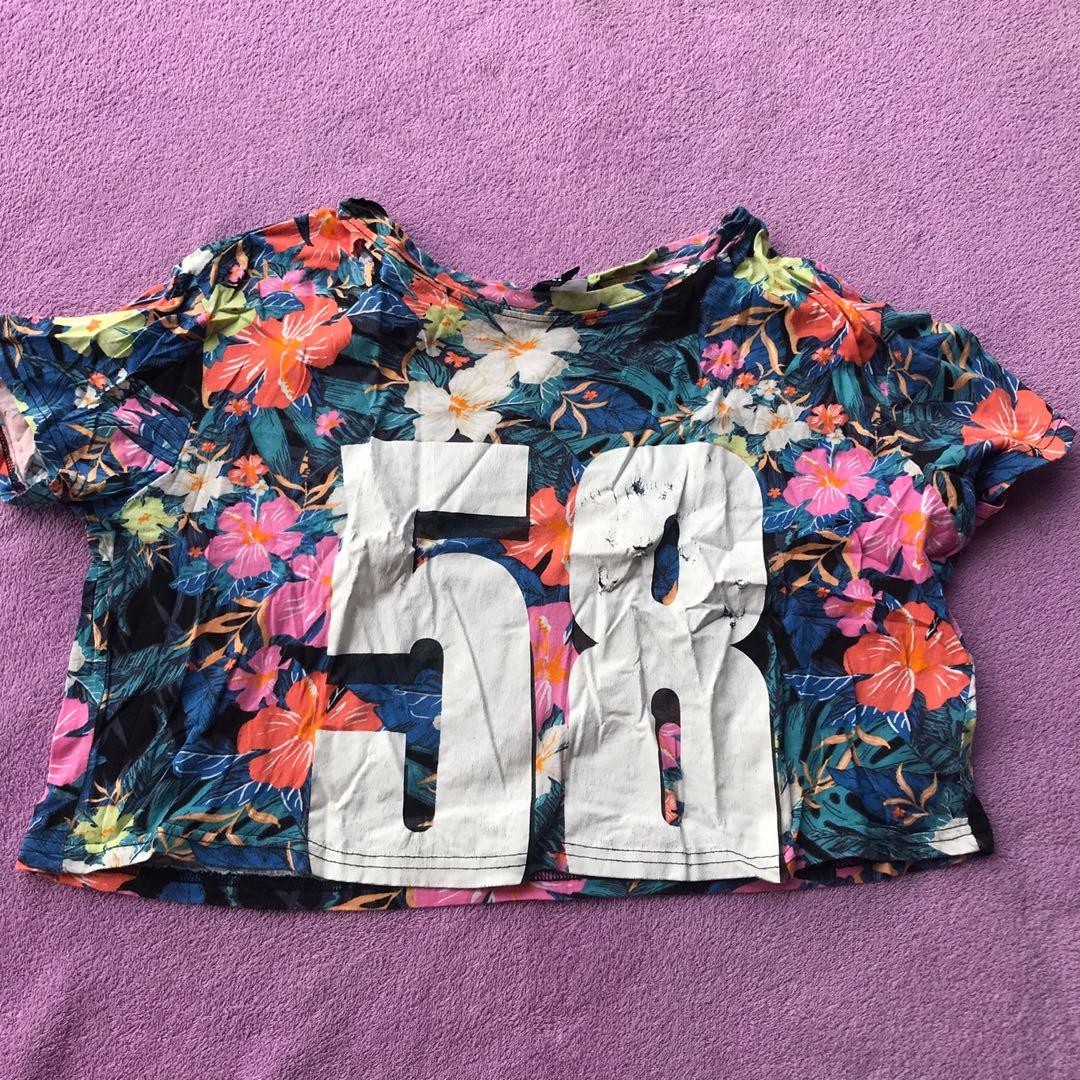 Crop top (Category: Others Tops) located in Caloocan City. Submitted by skeeeeeeeeeks (Listing ID 1170027850, Image 1). Description: Brand: H&M Condition: 9/10 Size: XS - M ✨ Open for shopee check out ✨ Open for lazada check out ✨ Open for COD / COP ✨ Gcash / Paymaya / Unionbank only ✨ Any same say delivery courier ✨ DPX / LBC / J&T Meet ups: Week days - West Avenue or Ayala Clover leaf Weekends - MCU or Bagong barrio 📍Caloocan City.