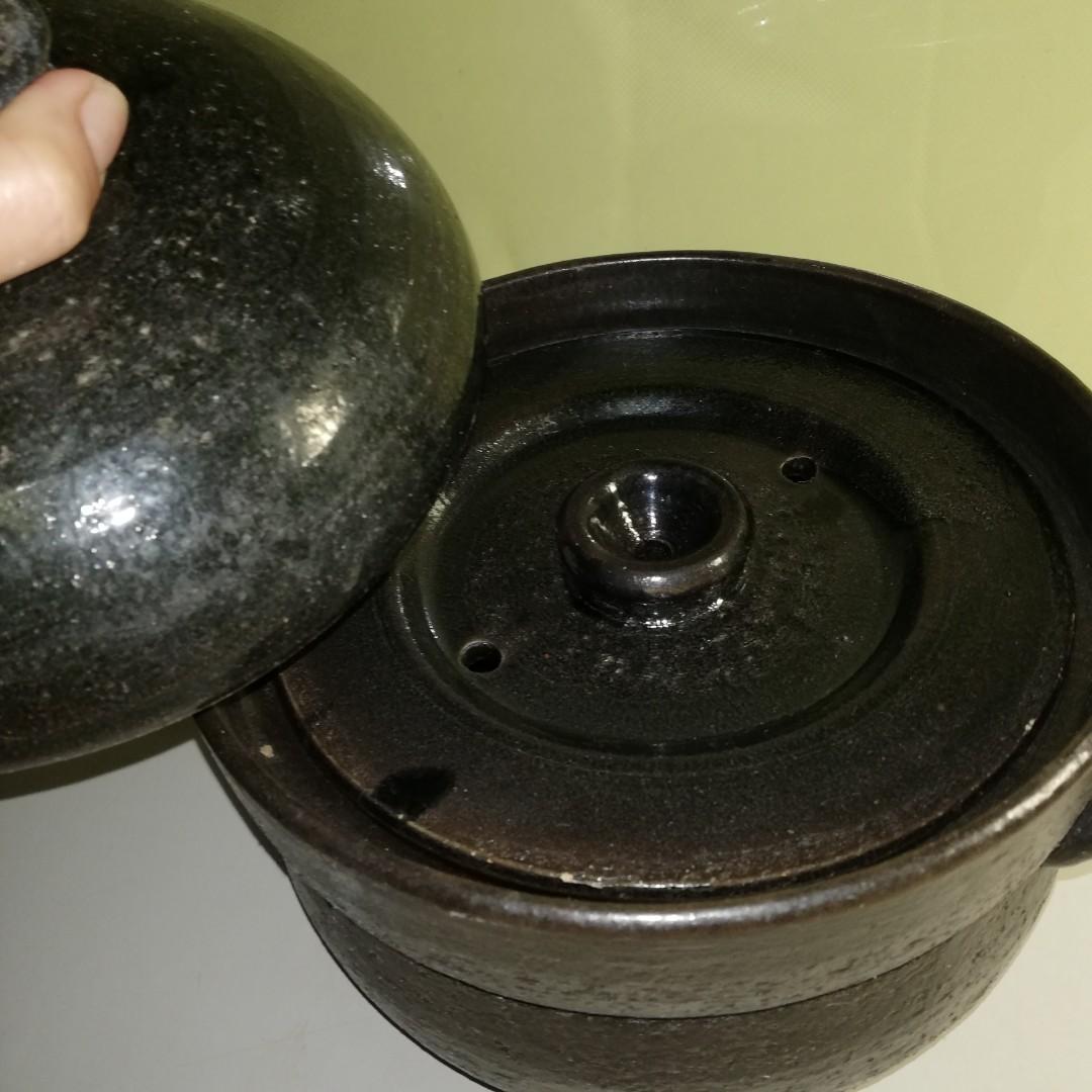 Donabe hot pot (Category: Cookware & Accessories) located in Paranaque City. Submitted by 4thestate.surplusan (Listing ID 1170025953, Image 3). Description: Japan donabe hand made double lid tradional ceramic stone rice pot.