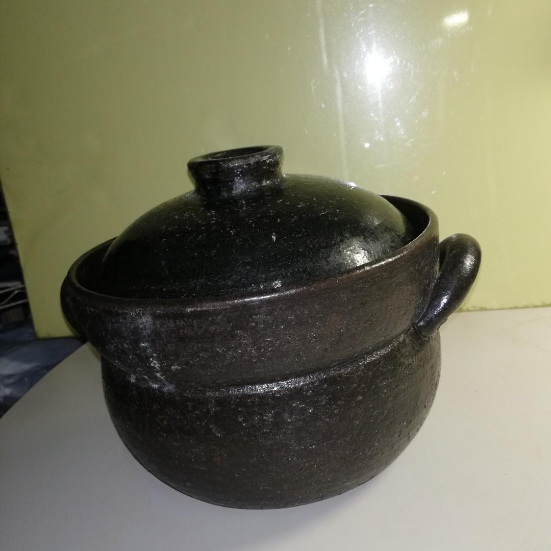 Donabe hot pot (Category: Cookware & Accessories) located in Paranaque City. Submitted by 4thestate.surplusan (Listing ID 1170025953, Image 1). Description: Japan donabe hand made double lid tradional ceramic stone rice pot.