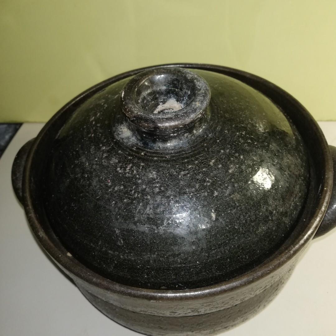 Donabe hot pot (Category: Cookware & Accessories) located in Paranaque City. Submitted by 4thestate.surplusan (Listing ID 1170025953, Image 2). Description: Japan donabe hand made double lid tradional ceramic stone rice pot.