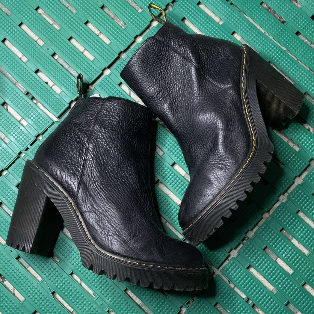 Colonial Forbavselse Fantasifulde Dr martens Magdalena, Women's Fashion, Footwear, Boots on Carousell