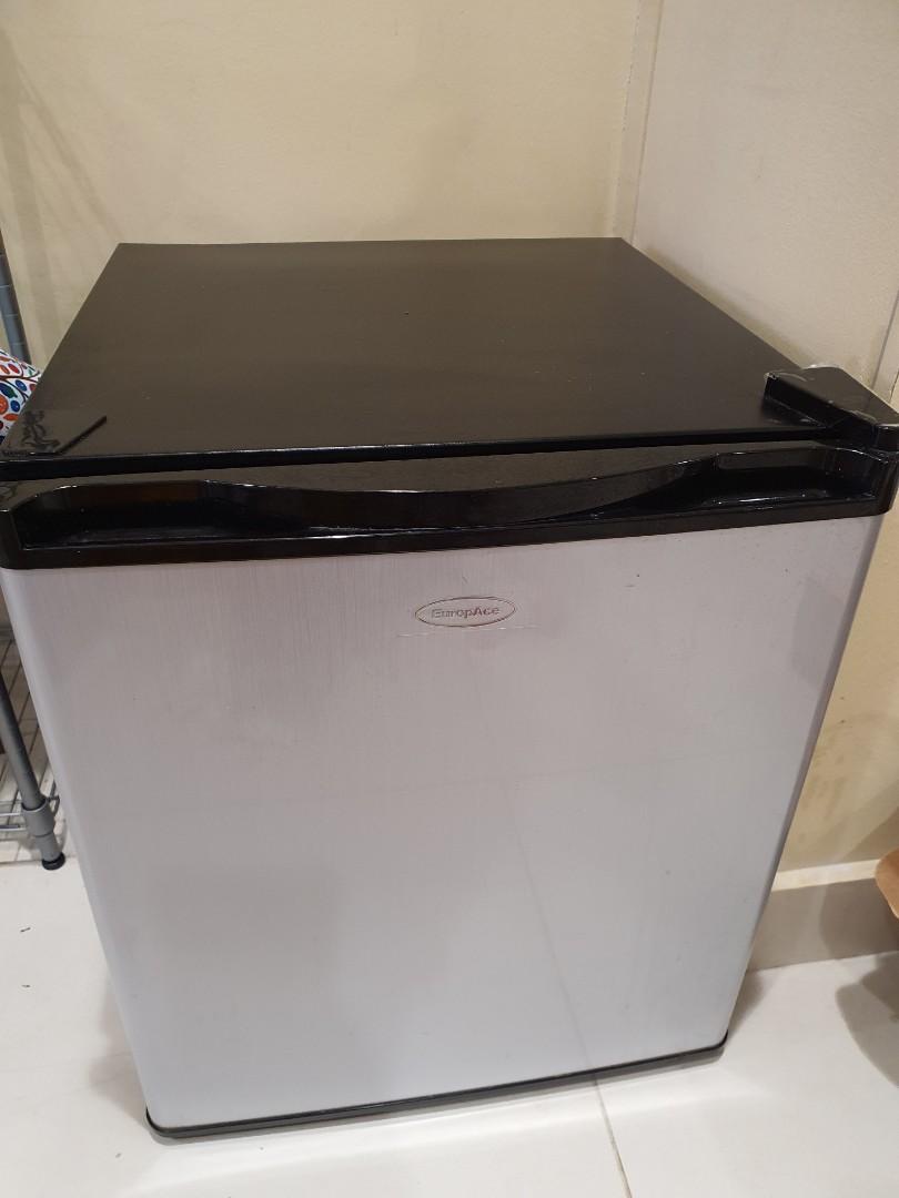 Europace mini hot sale fridge