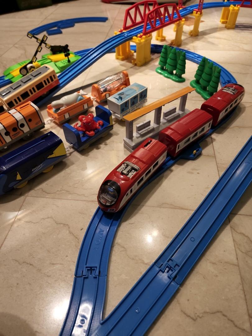 Genuine takara tomy complete train set with 4 trains, Hobbies & Toys