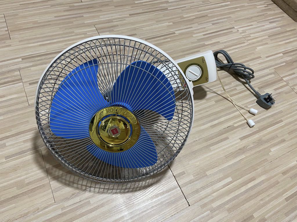 KDK 掛牆風扇 fan M30CH 掛牆扇 12吋, 傢俬＆家居, 燈飾及風扇, 風扇 - Carousell