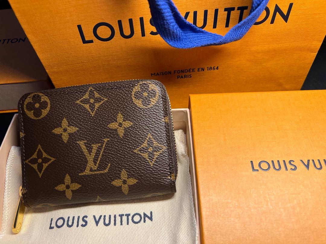 Louis Vuitton (Category: Luxury Bags & Wallets) located in Paranaque City. Submitted by Yakcookie (Listing ID 1170041504, Image 1). Description: LV monogram Zippy wallet with microchip 25k only.