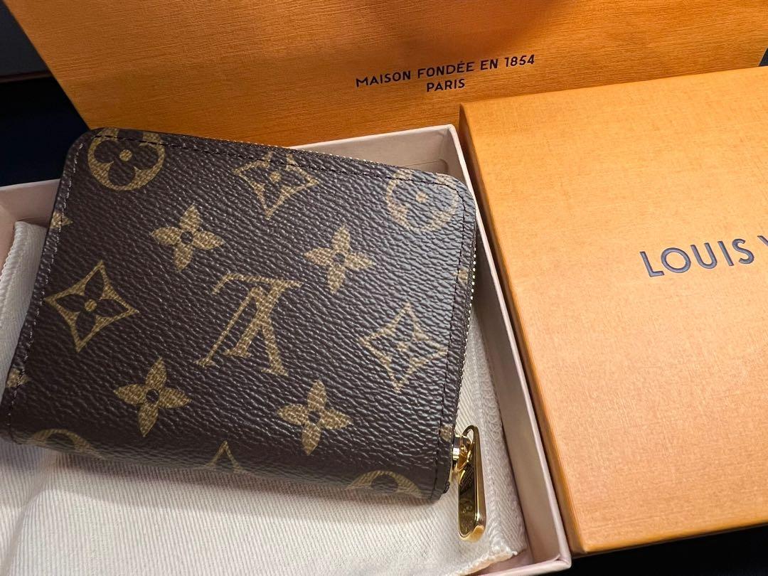 Louis Vuitton (Category: Luxury Bags & Wallets) located in Paranaque City. Submitted by Yakcookie (Listing ID 1170041504, Image 3). Description: LV monogram Zippy wallet with microchip 25k only.