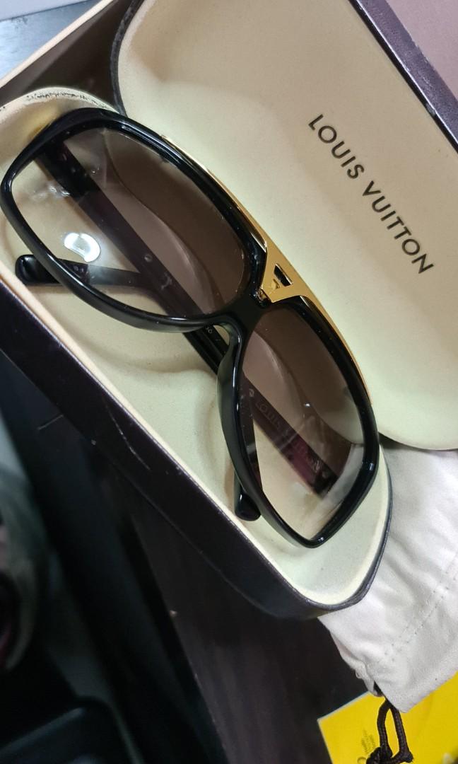 💯% Authentic Louis Vuitton Evidence Sunglasses Z0350W, Luxury, Bags &  Wallets on Carousell