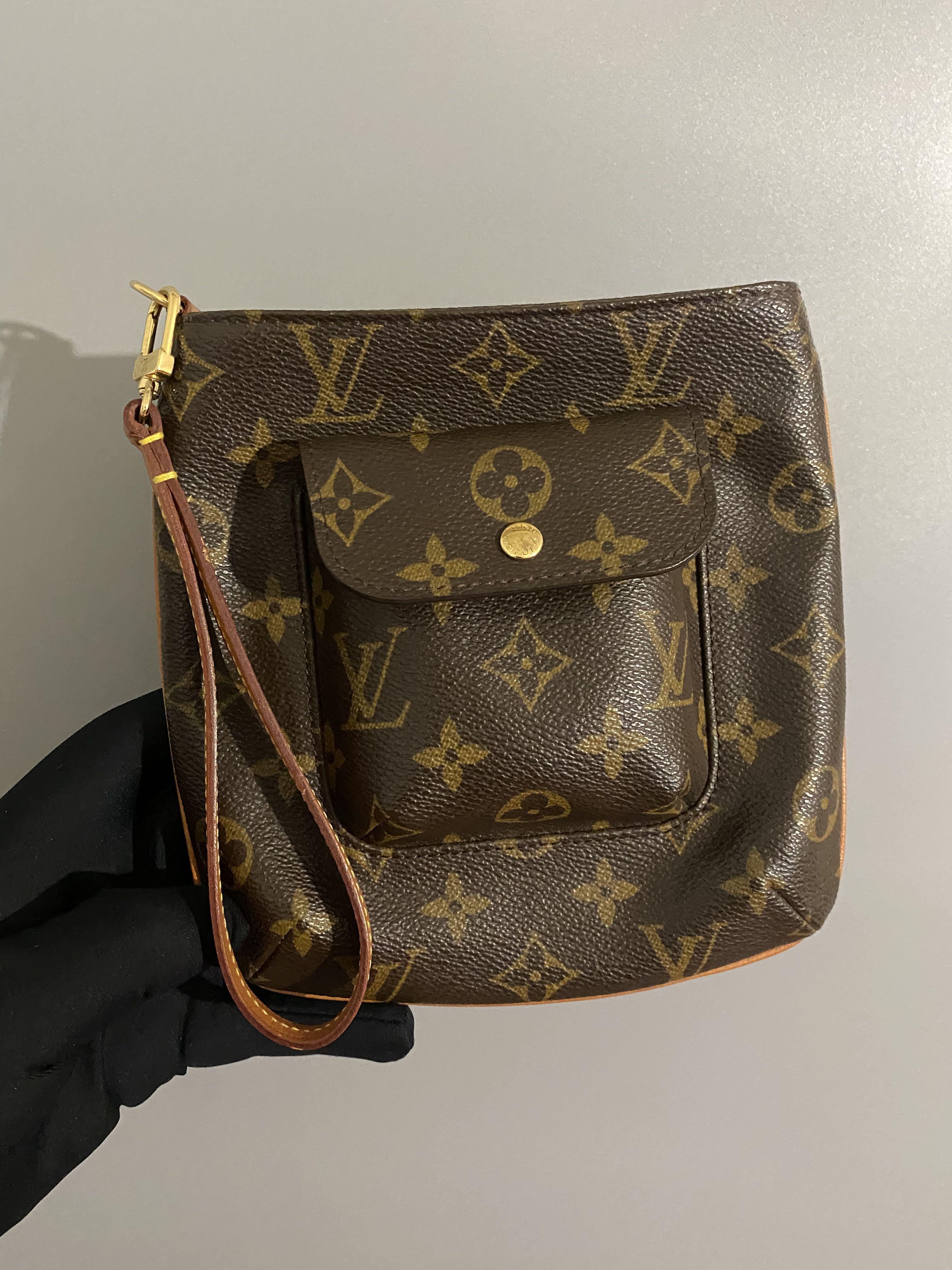 Lv hotsell partition wristlet