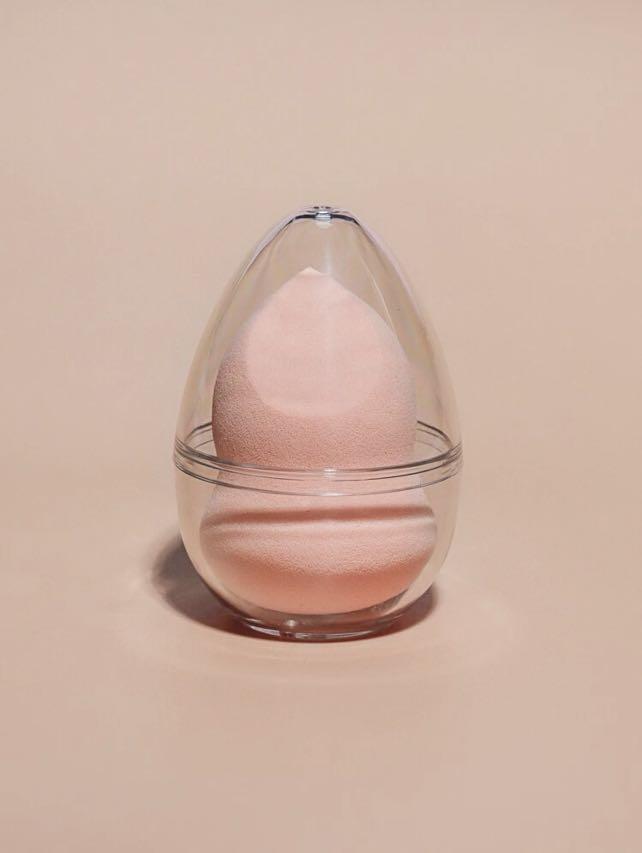 Makeup Sponge With Storage Box (Category: Makeup) located in Manila. Submitted by sis_irene (Listing ID 1170058608, Image 2). Description: Color: Coral Orange height: 5.8 cm Diameter: 4 cm Shopee checkout available https://shopee.ph/product/78448780/16677820149?smtt=0.78450254-1656909980.9 .