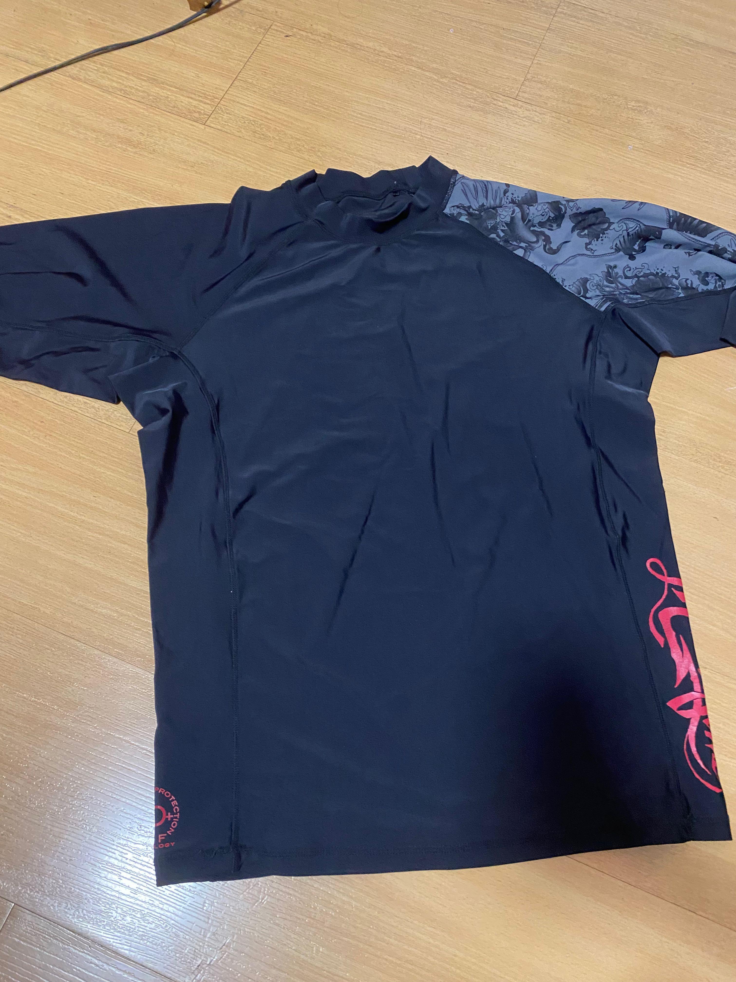 Maui & Sons Rash guard, Men's Fashion, Tops & Sets, Swim Top & Rash Guards on Carousell