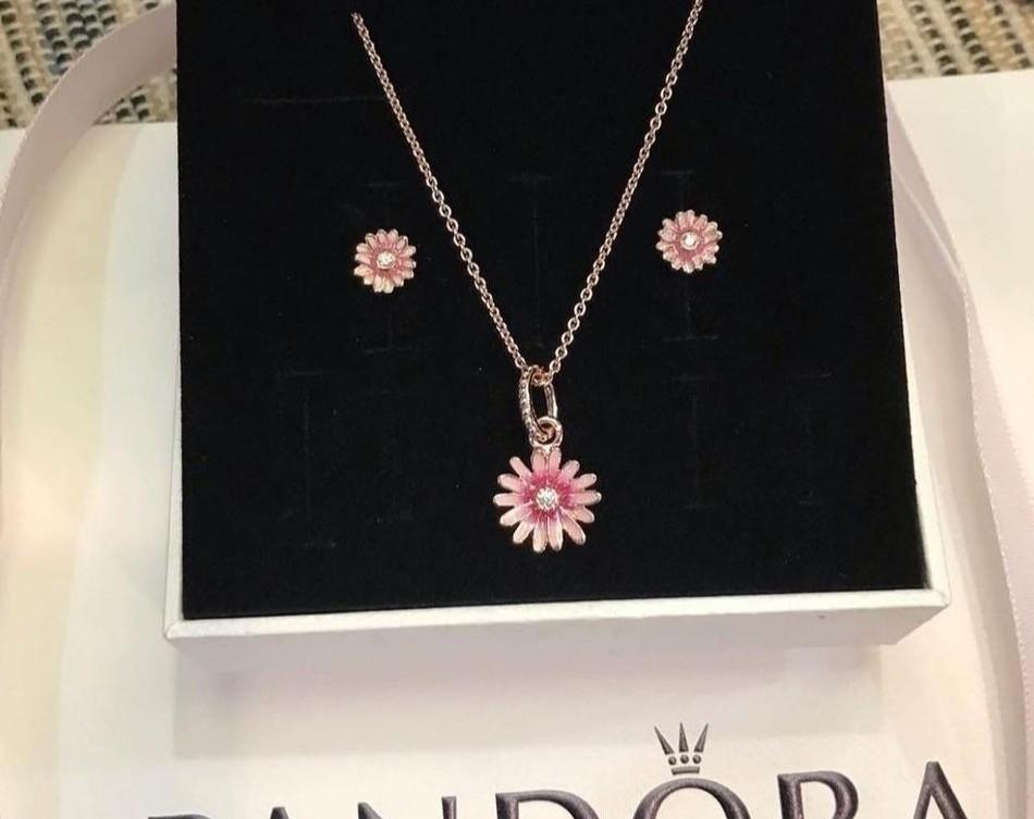 Pandora daisy top earrings rose gold