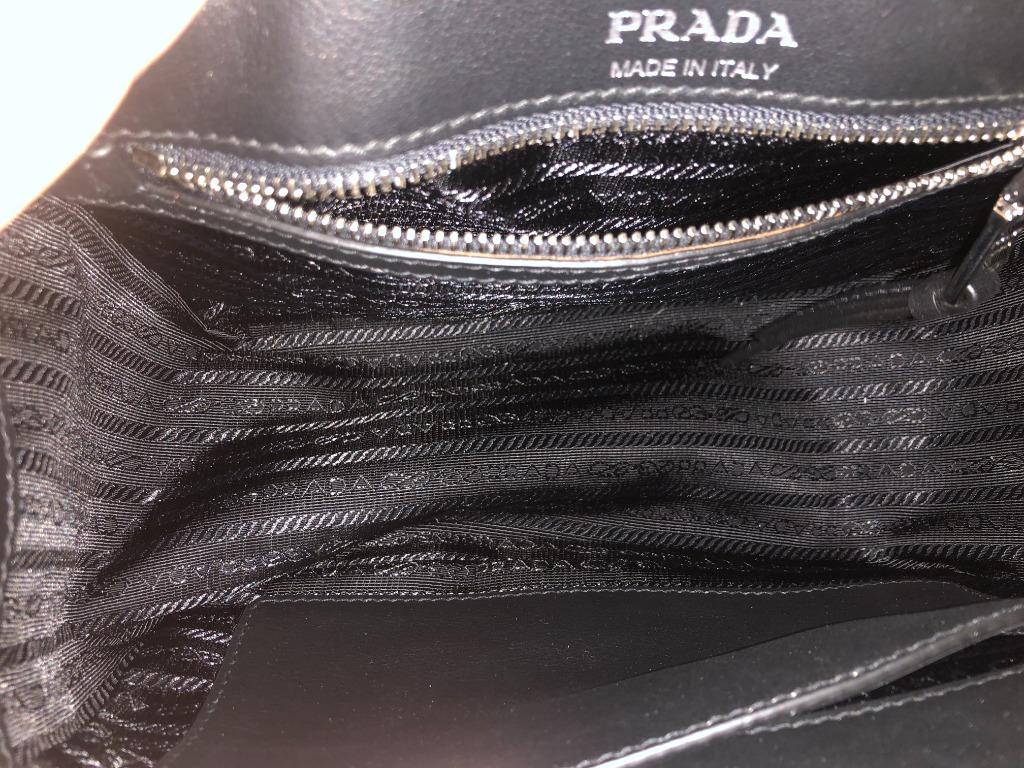 Prada Grace Lux Shoulder Bag, 名牌, 手袋及銀包- Carousell