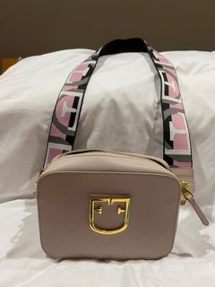 (Category: ) located in . Submitted by GoodFindsbyM (Listing ID 1170138083, Image 1). Description: .